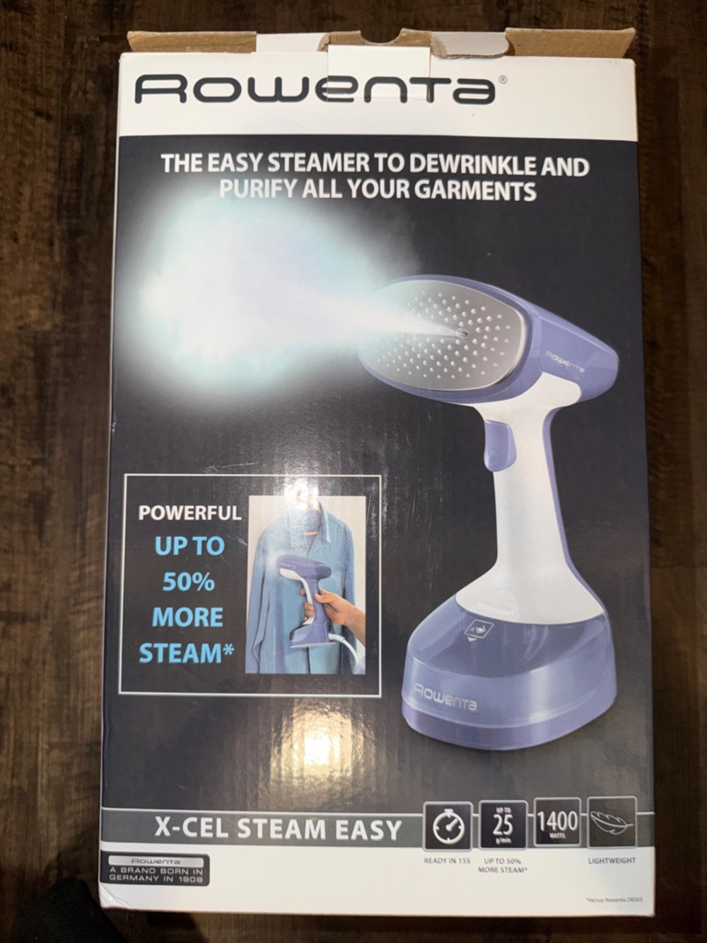 Rowen Handheld Garment Steamer in White and Light Purple